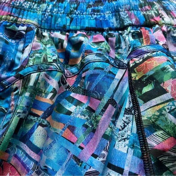 Lululemon Tracker Short SW 4” Size 8 Electric Beach Multi/Black - Picture 10 of 11